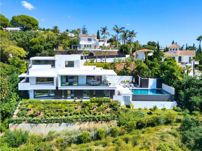 All Four Bedrooms on One Floor. A Contemporary Family Villa in El Rosario, Marbella